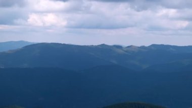 Ukrayna 'nın Karpat Dağları manzarası