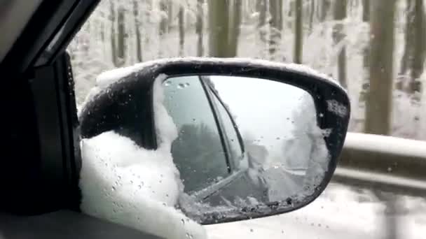 Widok Jeśli Samochód Tylne Lusterko Odbicie Śniegu Autostrady Drogowego Sezonu — Wideo stockowe