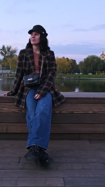 Beautiful Stylish Woman Sitting Bench City Park Lake — Stock videók