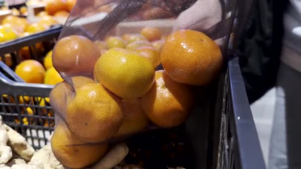 Man Put Mandarins Bag Groceries Store Close — Stock Video