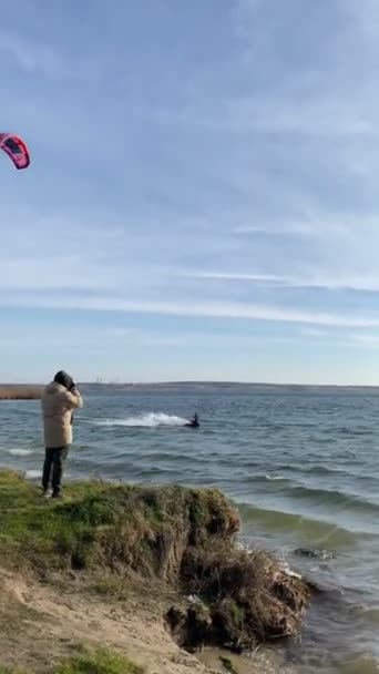 Kiteboarder Ketch Wiatr Zachód Słońca Wietrzny Dzień — Wideo stockowe