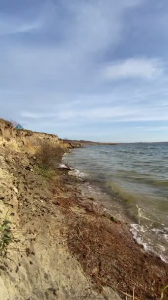 Onde Sulla Spiaggia Del Lago Tempo Ventoso Copiare Spazio — Video Stock