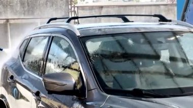 Araba yıkama köpüğü. Yüksek basınç.