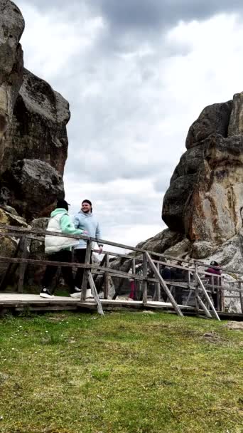 Happy Couple Walking Tourist Trail Tustan Fortes Carpathian Mountains Springtime — стокове відео
