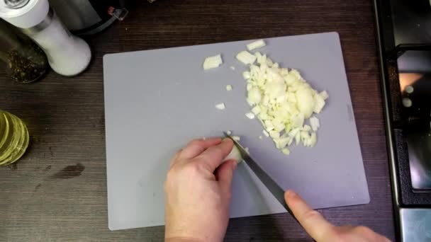 Pov Males Hand Chopping Onions Cut Board Overhead View — стоковое видео