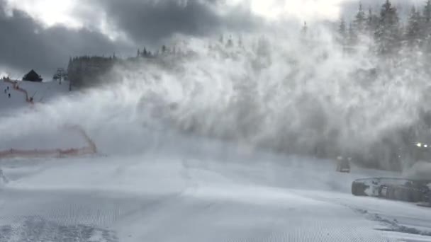 Ratrack Travail Sur Piste Ski Avec Espace Copie Pistolet Neige — Video