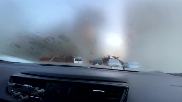 Vedere Din Interiorul Ștergătoarelor Curățarea Parbrizului Auto Congelat — Videoclip de stoc