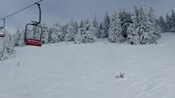 Άποψη Του Χιονοδρομικού Κέντρου Από Ανελκυστήρα Καρέκλα Χιόνι Ημέρα Χειμερινές — Αρχείο Βίντεο
