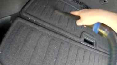 Pov adam elektrikli süpürge koltuklu temiz araba