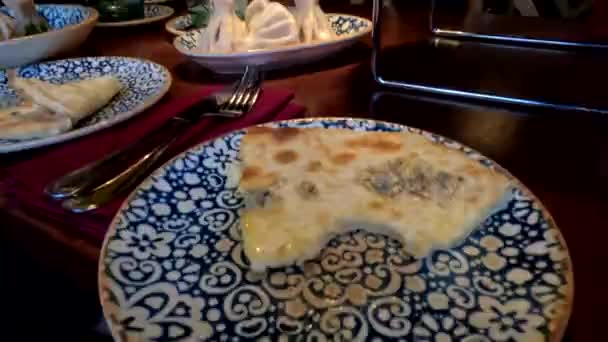 Cheese Khachapuri Khinkali Dumplings Close Georgian Restaurant — Stock Video