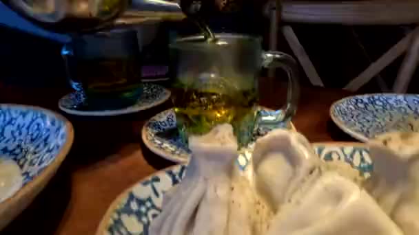 Adăugați Zahăr Ceașcă Ceai Restaurantul Georgian Aproape — Videoclip de stoc