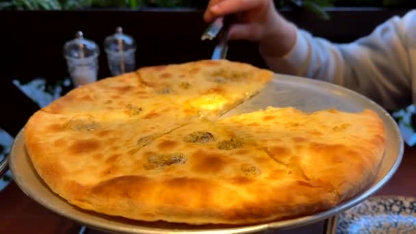 Сир Хачапурі Крупним Планом Грузинському Ресторані — стокове відео