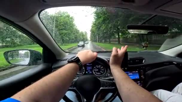 Πρώτου Προσώπου Άποψη Οδήγηση Αυτοκινήτου Βροχερές Καιρικές Συνθήκες Από Δρόμους — Αρχείο Βίντεο