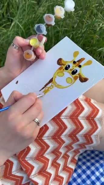 Piknik Fotokopi Alanında Çizim Yapan Kadın — Stok video