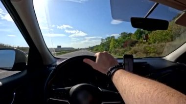 Pov sürücüsü otoyolda sonbahar sezonu