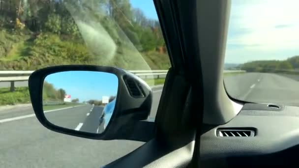 Specchietto Retrovisore Auto Riflesso Del Viaggio Autostrada — Video Stock