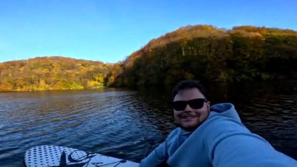 Man Taking Selfie Supboard Middle Autumn Lake Fall Season — Stock Video