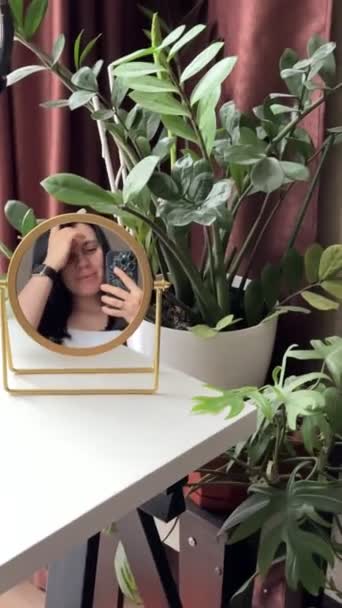 Femme Enceinte Tirant Son Ventre Dans Miroir Mignon Attendant Nouveau Clip Vidéo