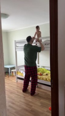 Baba ve Çocuk Etkileşimi: Ranza Yatağı.