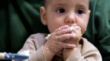 Neşeli Bebek Yemeği Babanızla Mutfakta