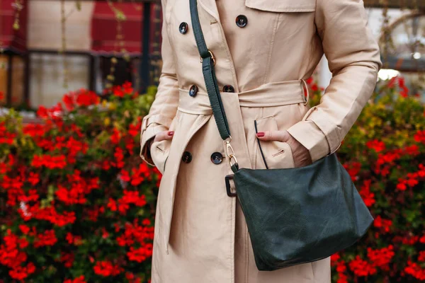 Woman Wearing Beige Trench Coat City Street Spring Fashion Collection — Stock Photo, Image
