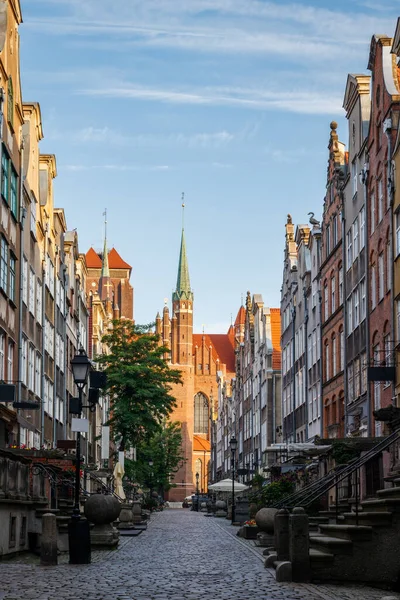 Mariacka Caddesi, Gdansk, Polonya 'dan St. Mary Bazilikası' na bakın. Doğu Avrupa 'nın eski kasabası