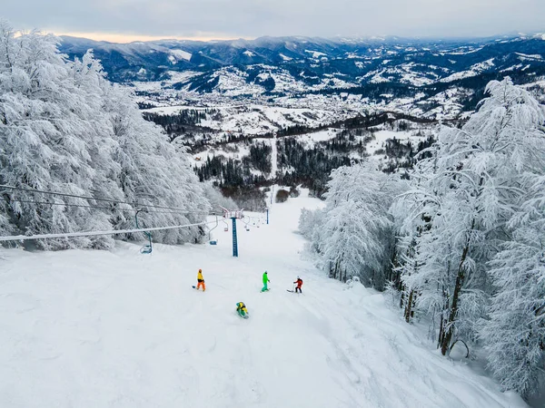Vue Aérienne Des Snowboarders Free Riders Sur Piste Ski Ukraine — Photo