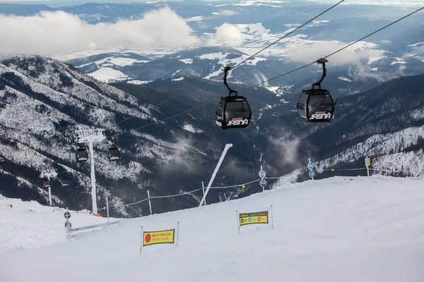 Eslováquia Jasna Fevereiro 2022 Cadeira Elevador Cabine Ski Resort Espaço — Fotografia de Stock
