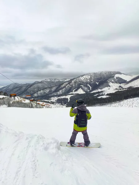 Snowboarder Pista Esquí Montañas Paisaje Espacio Copia Fondo — Foto de Stock