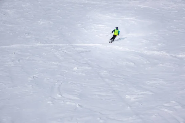 Man Skiër Skipiste Kopieerruimte — Stockfoto