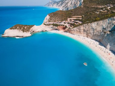 Lefkada adasındaki Porto Katsiki plajının hava manzarası Yunanistan