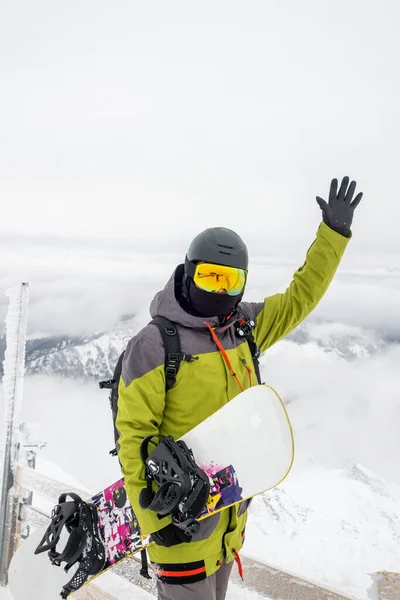 Muž Snowboardista Vrcholu Chopku Slovensku Lyžařské Středisko — Stock fotografie