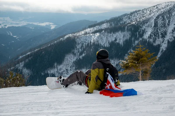 Man Snowboarder Slovakia Flag Ski Resort Slope Beautiful Mountains Landscape — Φωτογραφία Αρχείου