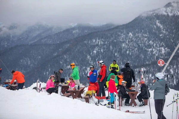 Slovaquie Jasna Février 2022 Les Skieurs Mangent Haut Piste Espace — Photo