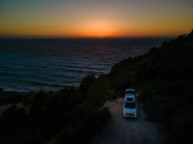Yunanistan 'dan araba yolculuğu Lefkada Adası' nda deniz üzerinde gün batımı