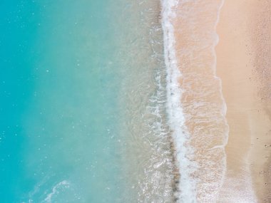 Deniz sahili fotokopi alanının tam üstünde