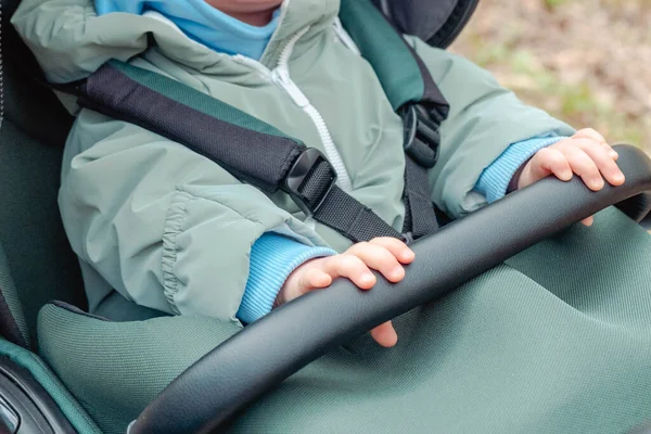 Child Hand Holding Stroller Close — Stock Photo, Image