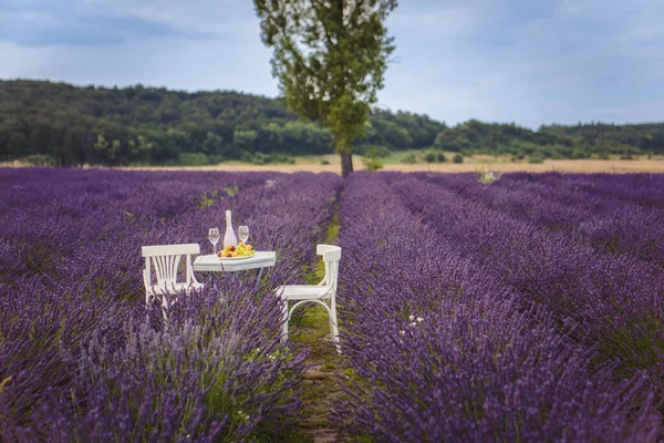 Table Two Romantic Date Lavender Field — Stock Photo, Image