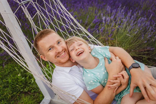 Happy Father Daughter Lie Hammock Lavender Field Background — Stock Photo, Image