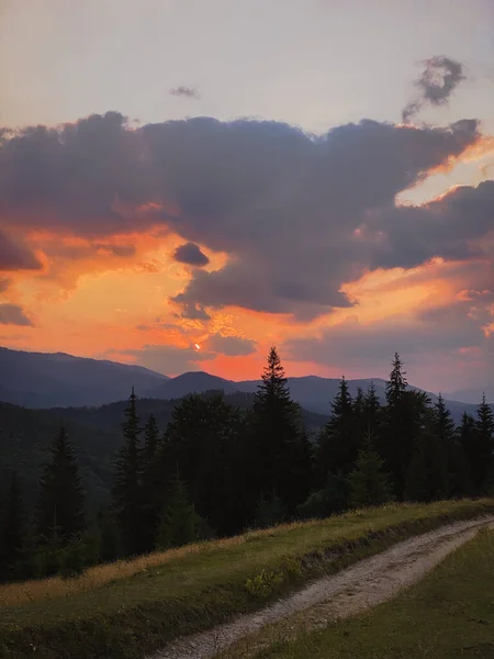 Colorful Sunset Top Ukrainian Mountain Carpathian — стокове фото