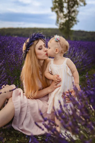 Little Girl Kisses Her Mother Family Picnic Lavender Field — Stock Photo, Image