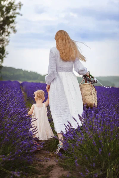 Lavender Field Mother Her Little Daughter Walking Together — Stock Photo, Image