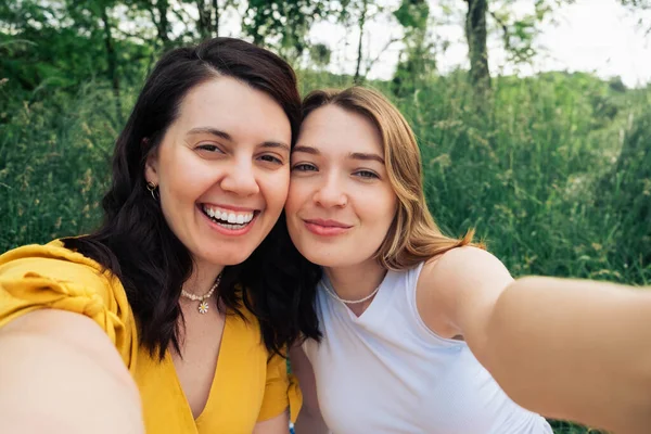 Smiling Couple Women Taking Selfie Picnic Summer Day — Stock Photo, Image