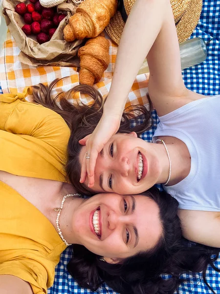 Two Girls Date Lie Blue Blanket Picnic Nature — Stock Photo, Image