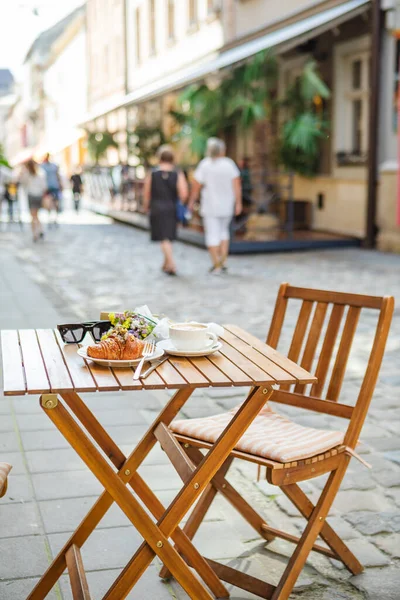 Coffee Croissants Cafes Summer Terrace — Stock Photo, Image