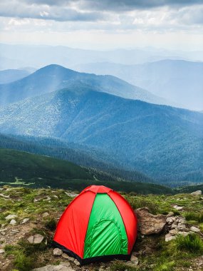 Dağdaki Parlak Çadır