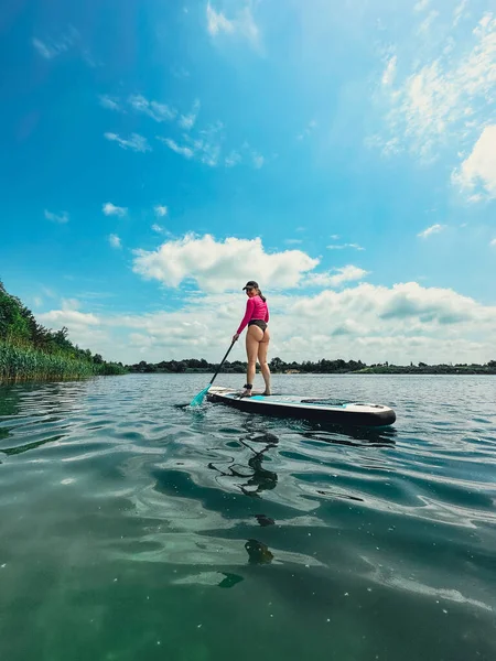 Standing Woman Supboard Summer Water Lake Activities — Stock Photo, Image