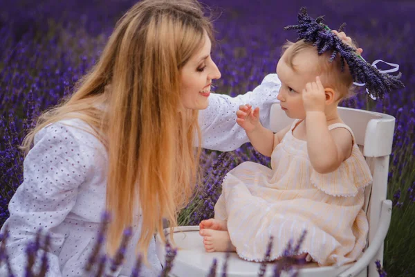 Little Girl Her Mother Posing Lavender Wreath Together — Stock Photo, Image