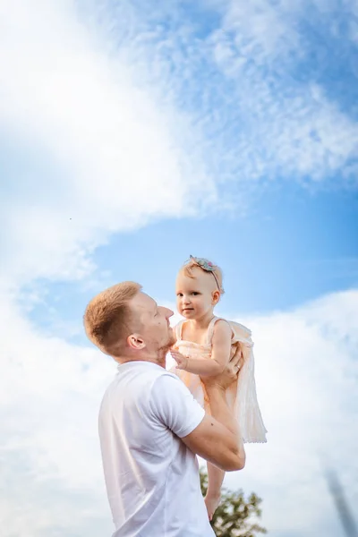 Happy Father Lifts His Daughter Sky Clouds Background — Stock Photo, Image