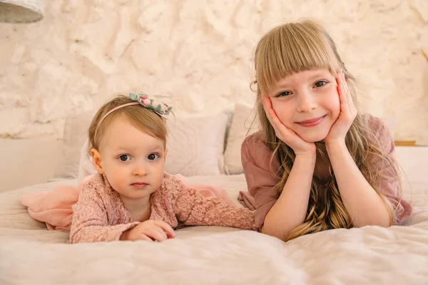 Two Cute Caucasian Sisters Pink Portrait — Stock Photo, Image